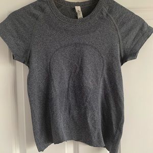 Lululemon gray knit top size 4